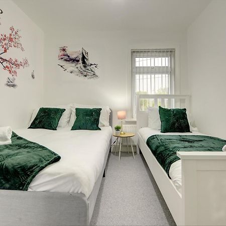 Stunning And Lovely 3 Bed House - Catch 22 考文垂 外观 照片