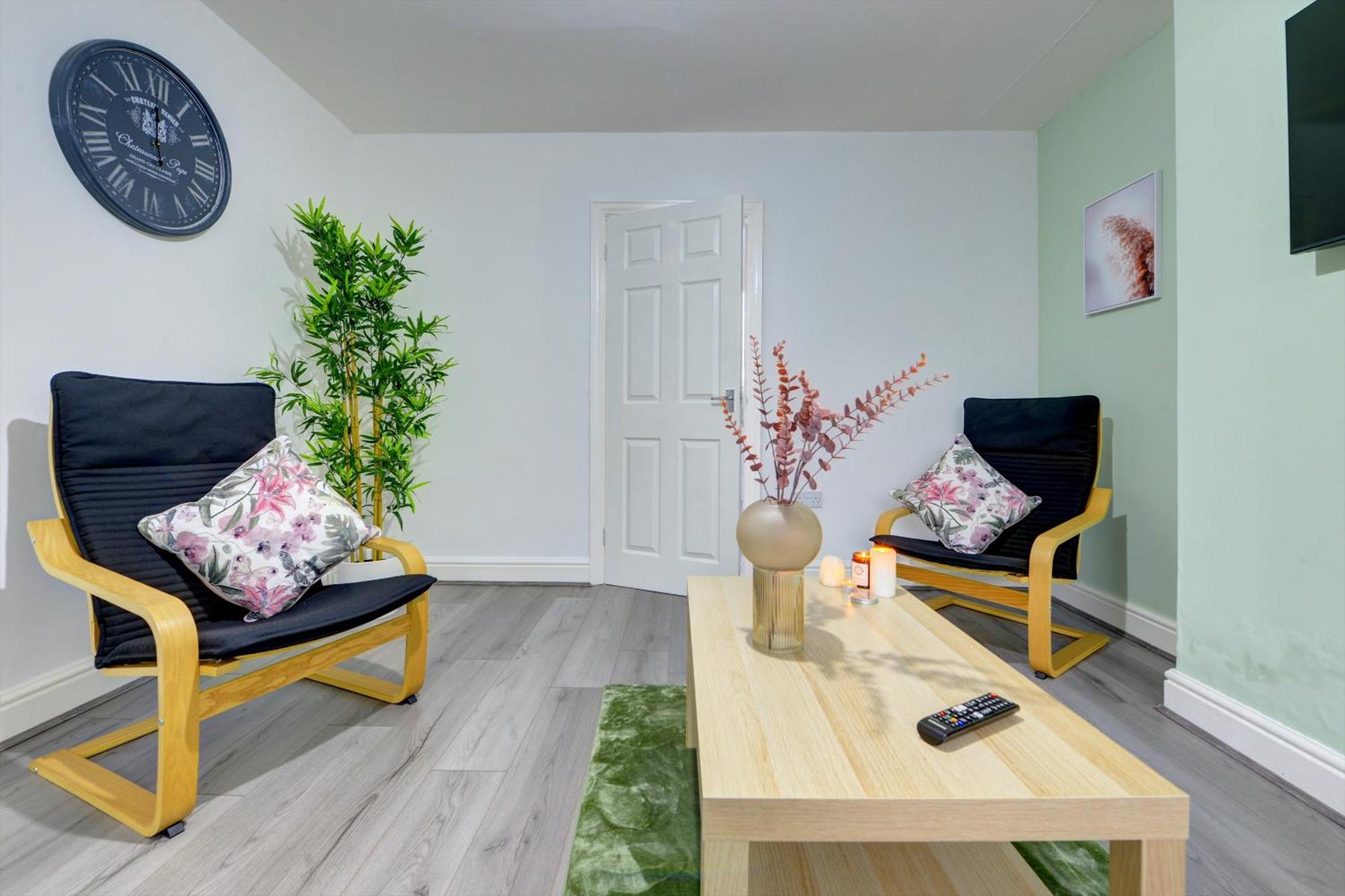 Stunning And Lovely 3 Bed House - Catch 22 考文垂 外观 照片